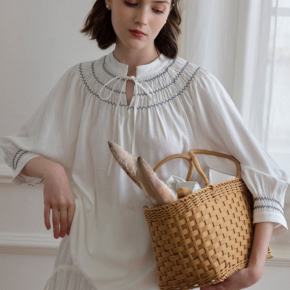 Simple Retro Elegant White Embroidered Women's Top